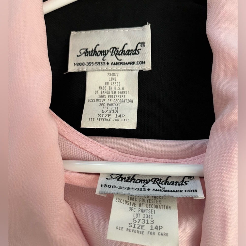 Anthony Richards 2 Piece Set -Black Jacket & Pin Blouse with floral embroidery - Picture 4 of 8
